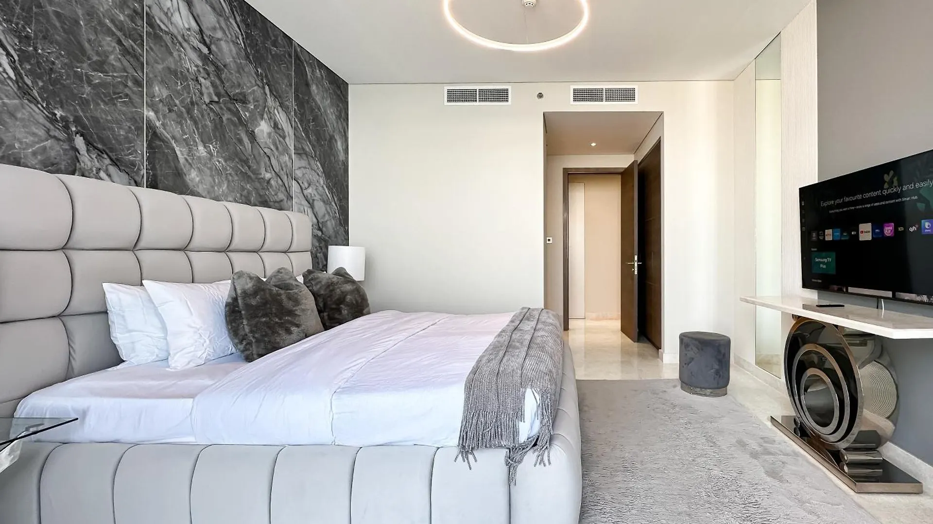 Trophy-Luxurious Living W Serene Sea Blends View دبي
