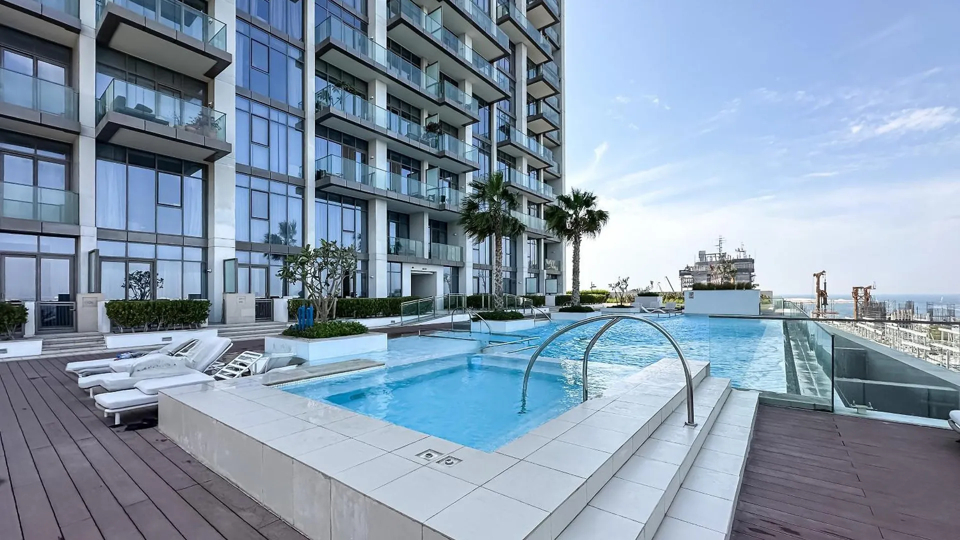 Trophy-Luxurious Living W Serene Sea Blends View دبي