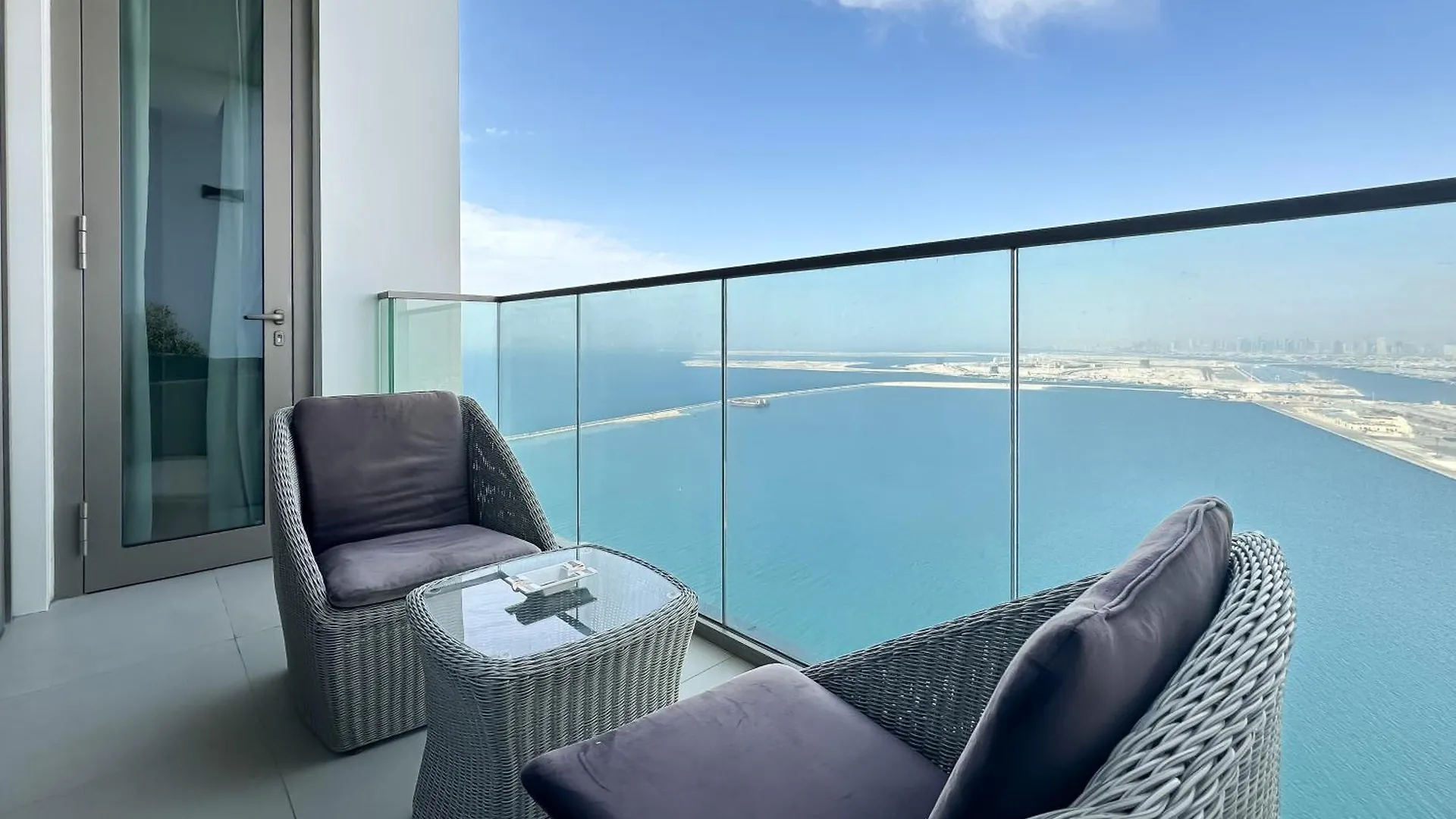 Trophy-Luxurious Living W Serene Sea Blends View دبي