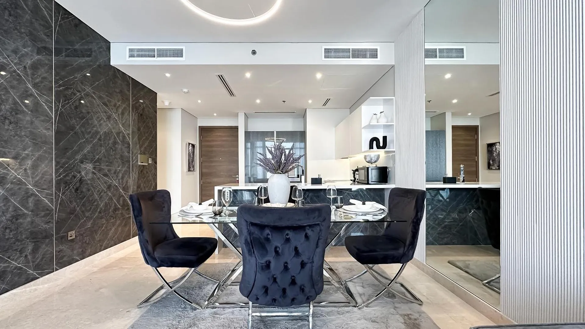 Trophy-Luxurious Living W Serene Sea Blends View دبي شقة