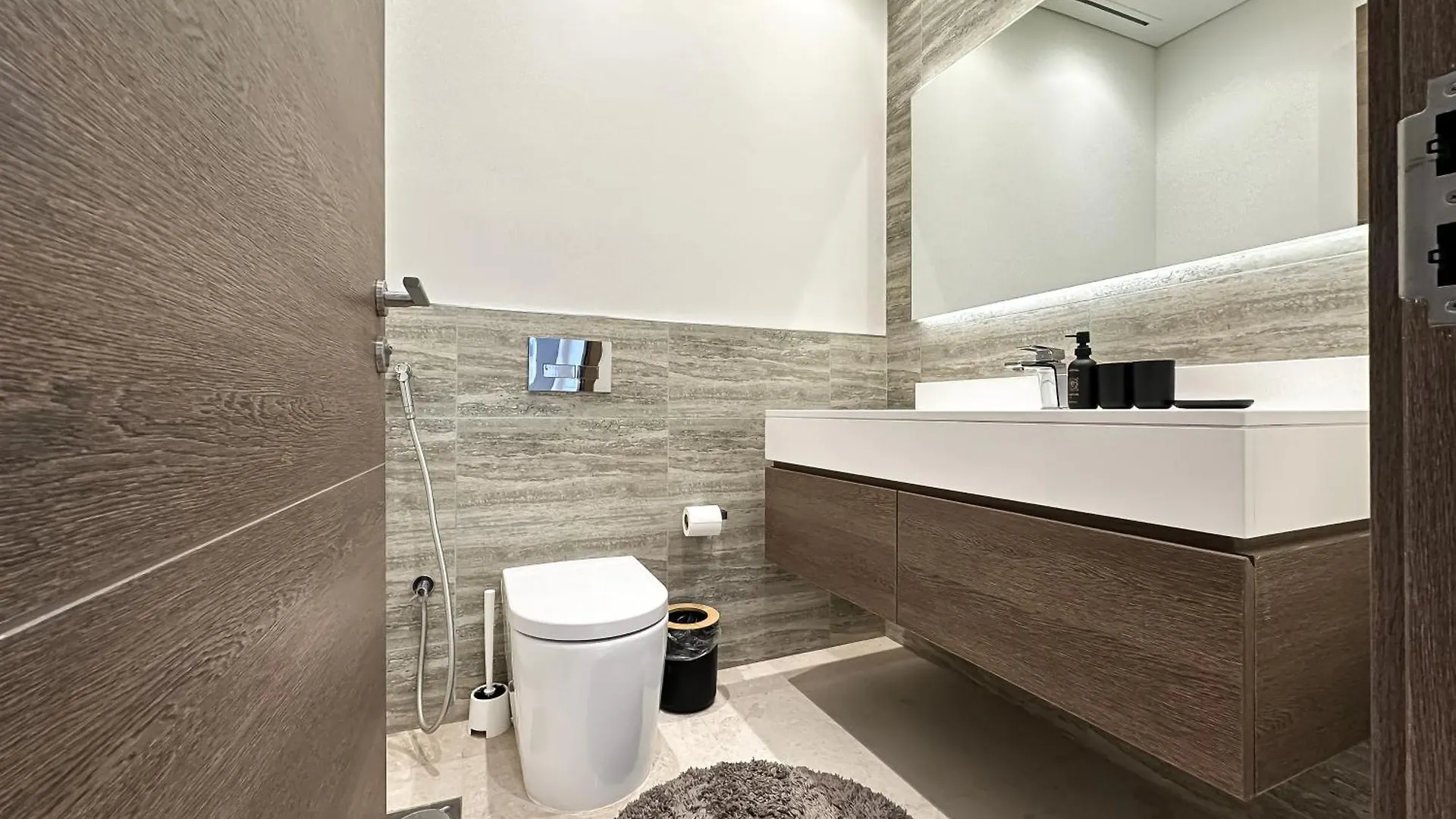 Trophy-Luxurious Living W Serene Sea Blends View دبي