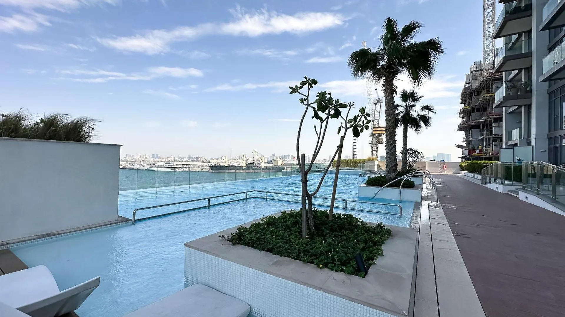 Trophy-Luxurious Living W Serene Sea Blends View دبي شقة